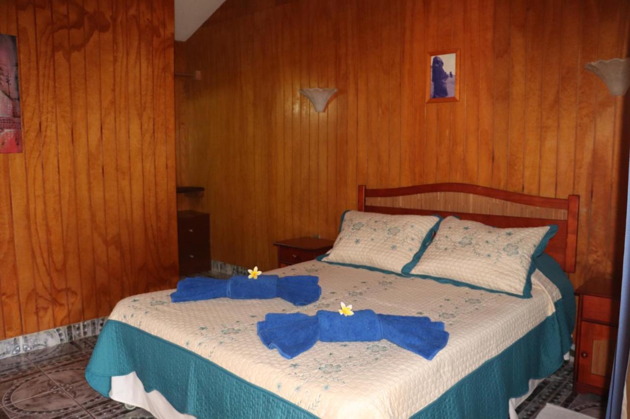 Hostal Avareipua Hanga Roa Exteriör bild