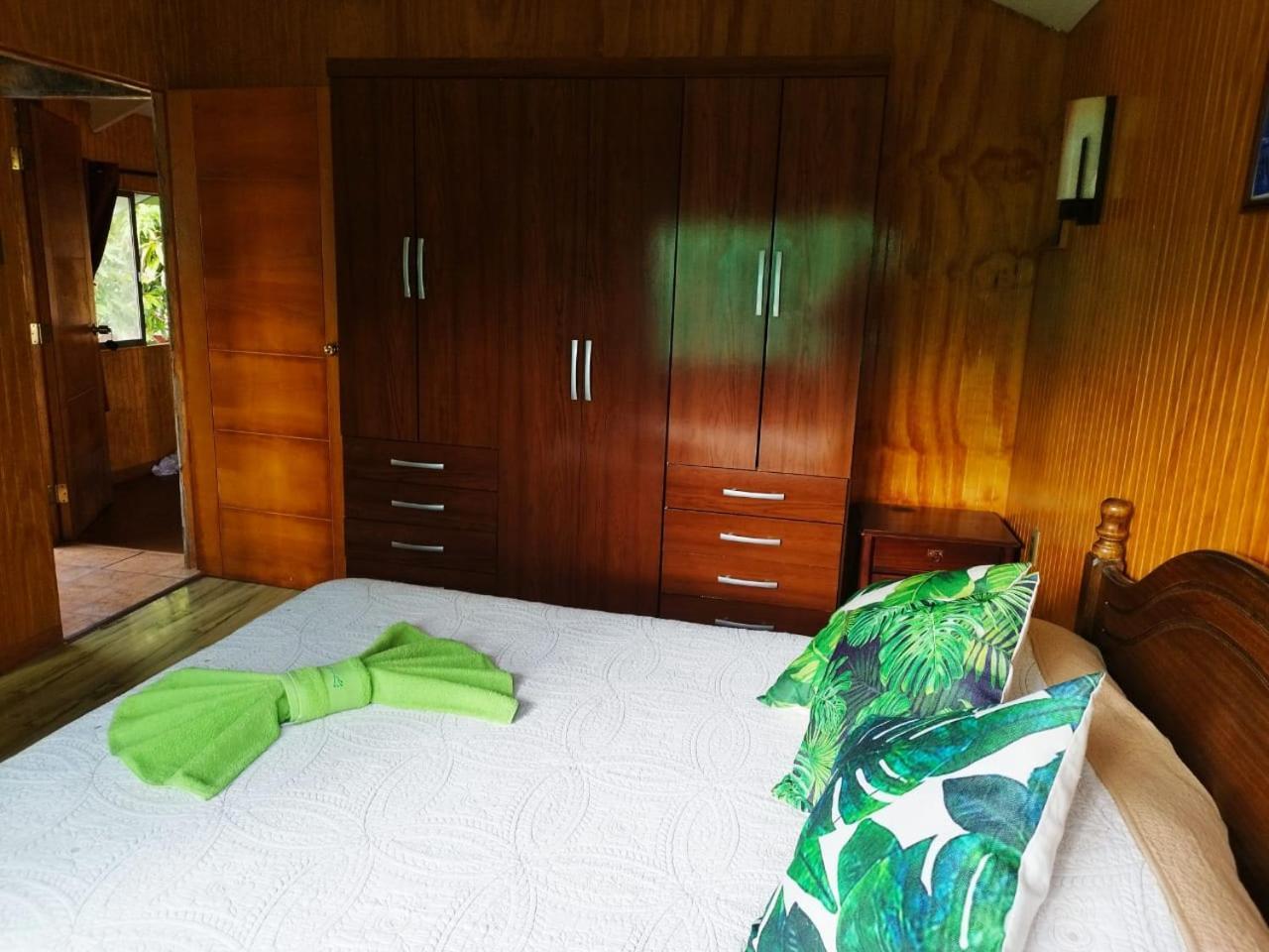 Hostal Avareipua Hanga Roa Exteriör bild