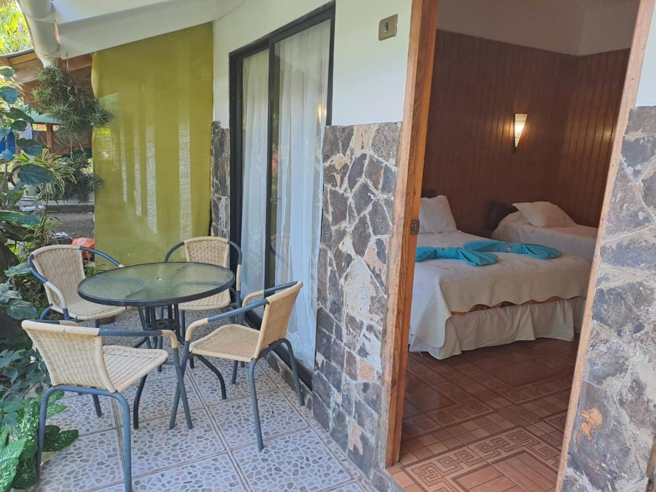 Hostal Avareipua Hanga Roa Exteriör bild